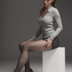 Betty Gilpin Sexy in V Magazine (7 Photos)_68594dc13dead.jpeg