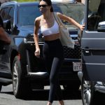 Kendall Jenner On A Walk In Tight Leggings (30 Photos And Video)_6860706741dda.jpeg