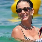 Katy Perry and Her Family Arrive at Le Club 55 in Saint-Tropez (97 Photos)_686e6b307bf58.webp