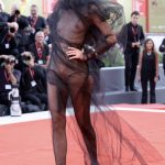 Mariacarla Boscono Topless In Venice 2022 (8 Photos)_686449ced58cf.jpeg