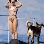 Zoe Saldana Enjoys a Summer Holiday Onboard a Luxury Yacht in Capri (72 Photos)_686e88ce6de88.webp